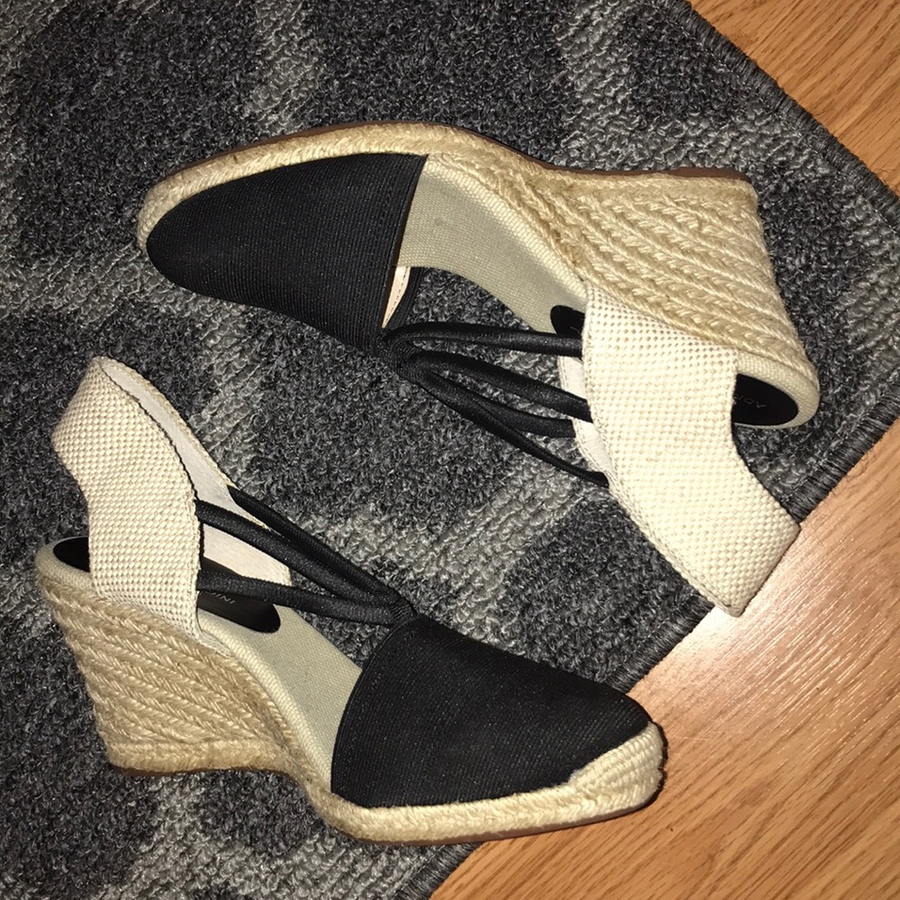 ADRIENNE VITTADINI black wedges